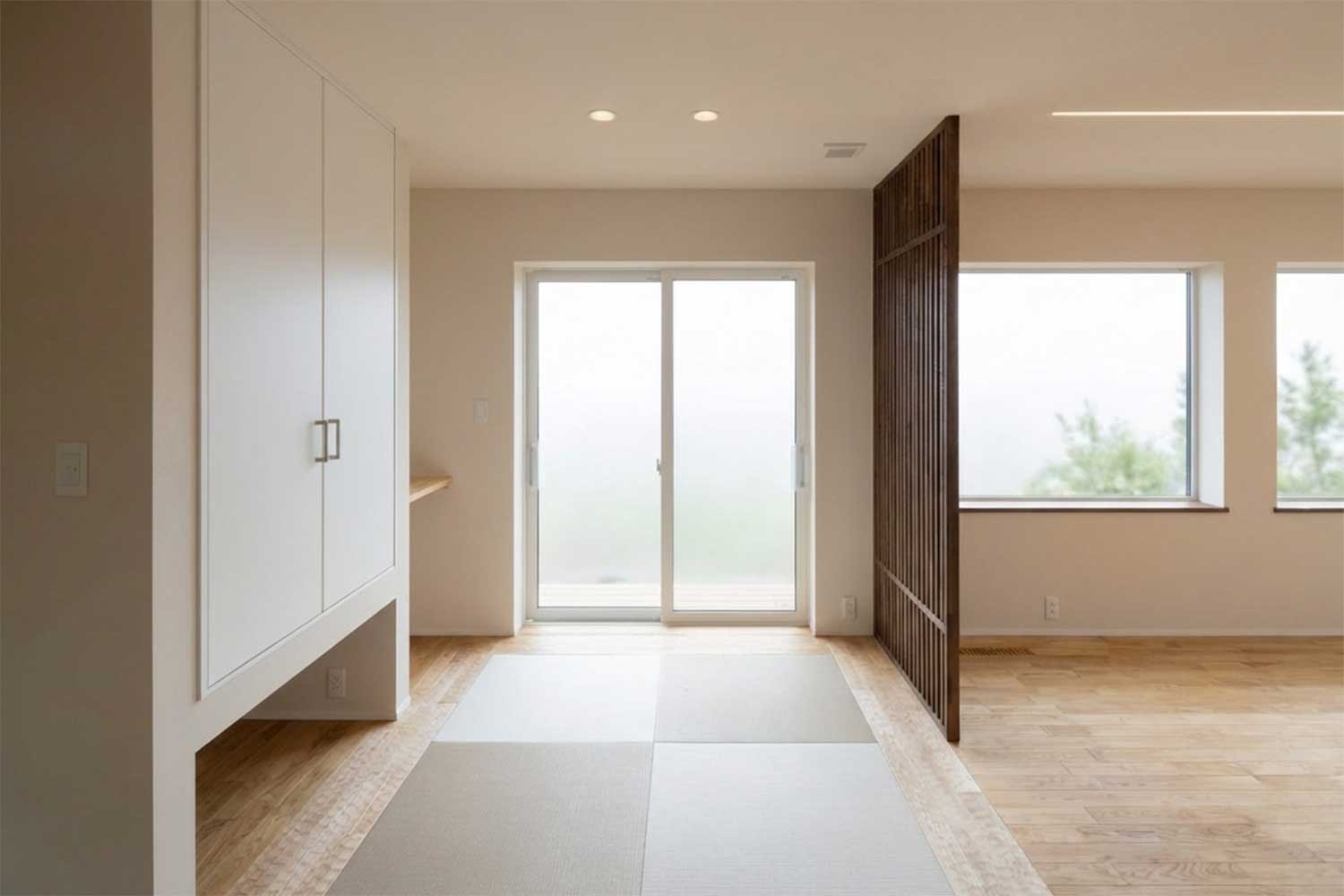 スプーンカットの床が印象的なタタミスペース