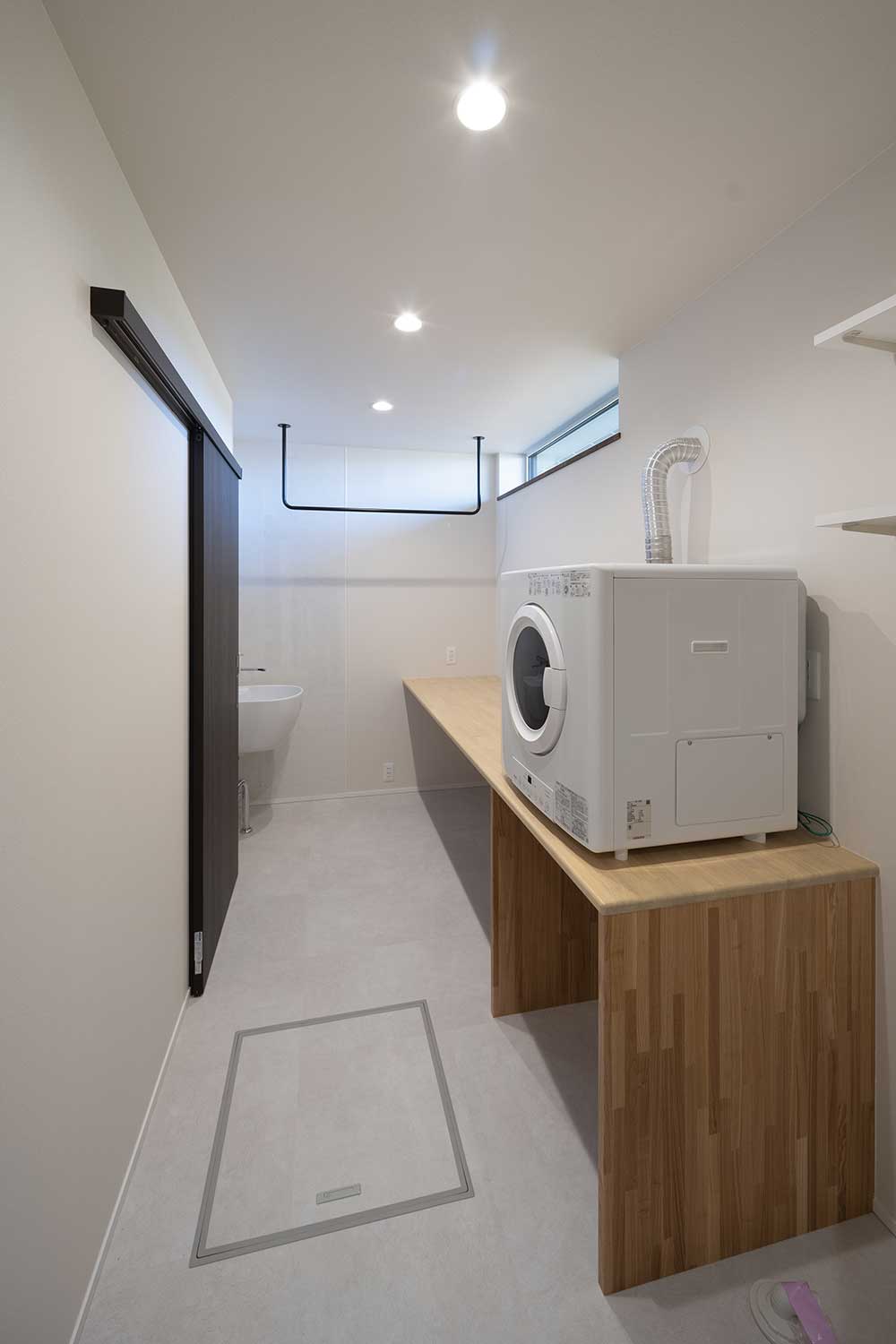 室内干しができる大きなランドリー室