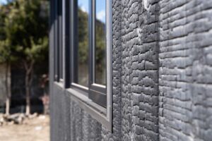 焼杉を取り入れた外壁