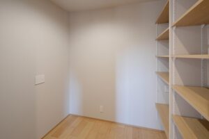 コンセントを多数確保したリビングクローゼット