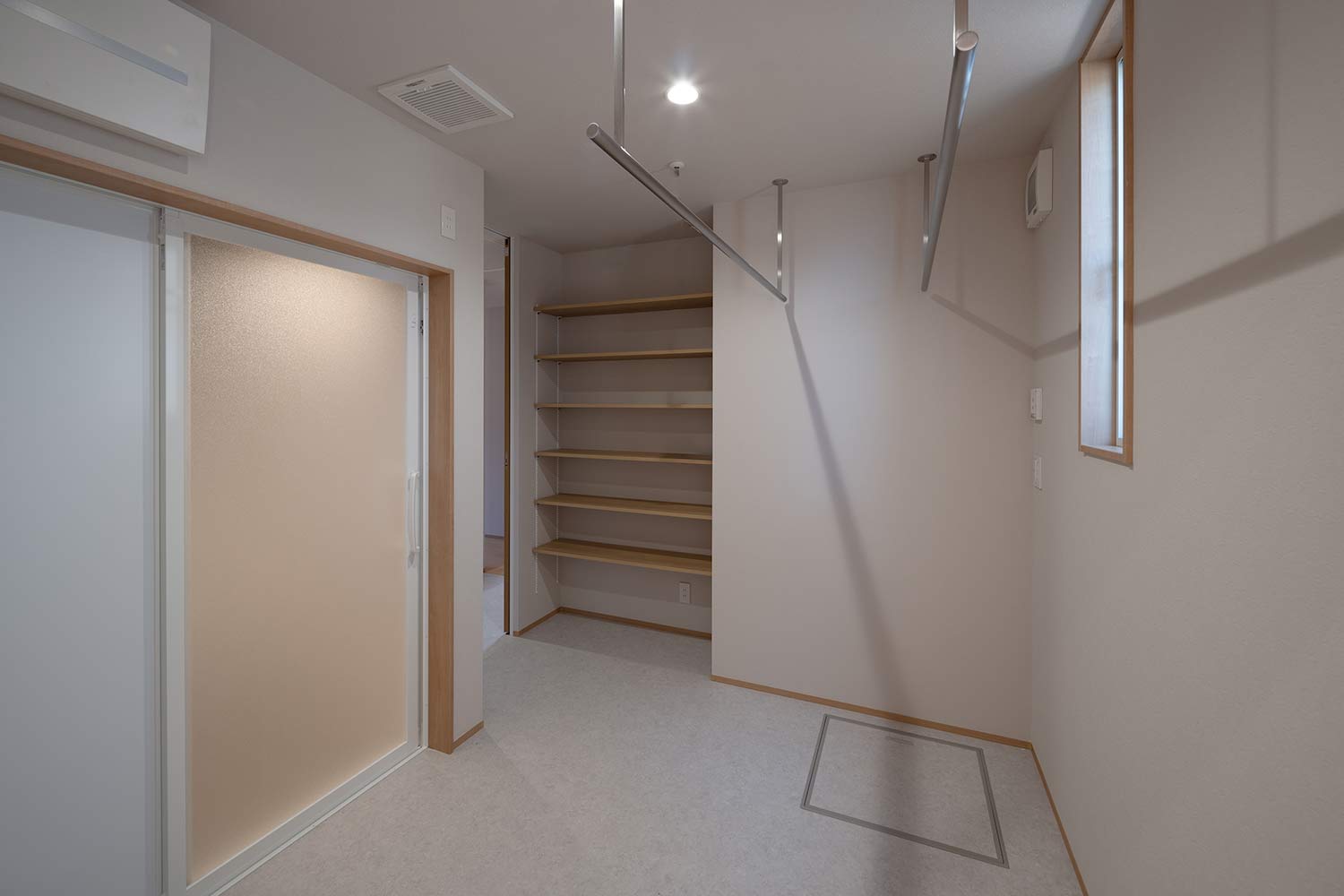 室内干しも難なくできるランドリースペース