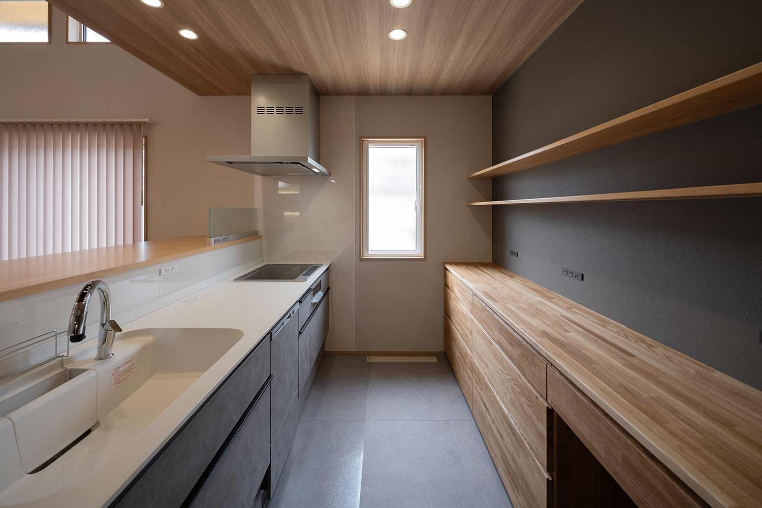 タモ材のキッチンボード