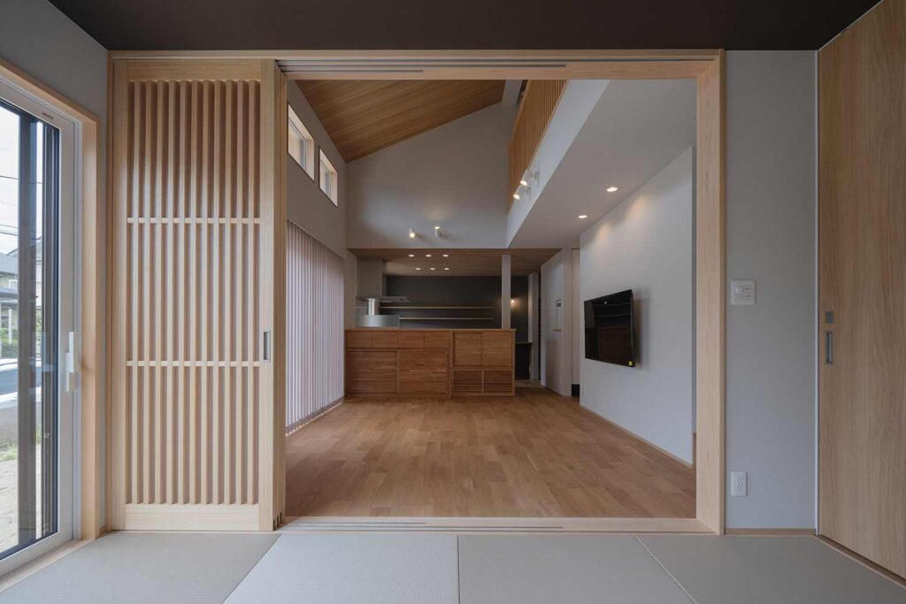 リビング入口の格子建具