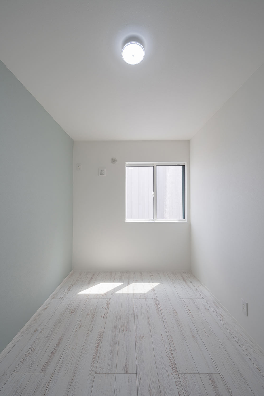 柔らかな光が降り注ぐ子ども部屋